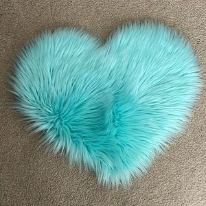 20” faux fur heart rug. Teal colored. Super soft accent rug.